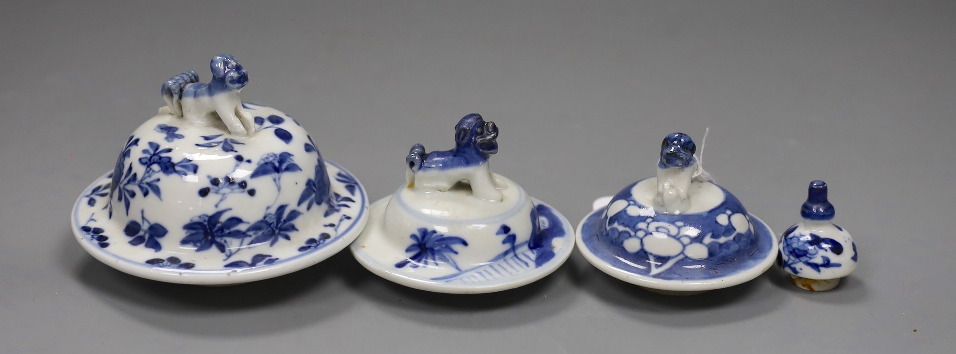 Four Chinese blue and white covers, 19th century